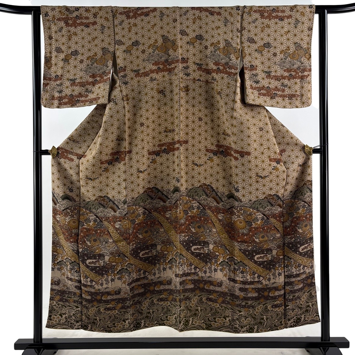 【美品】 訪問着 身丈152cm 裄丈63cm S 袷 山並み 草花 縮緬 薄茶色 正絹 秀品 【中古】｜バイセル 店 9,086円
