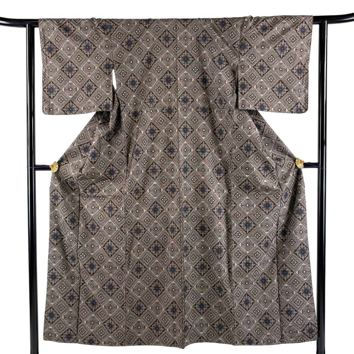 【美品】 紬 身丈153.5cm 裄丈62.5cm S 袷 アンサンブル 紬 華文 菱 焦茶色 正絹 名品 【中古】｜バイセル 店