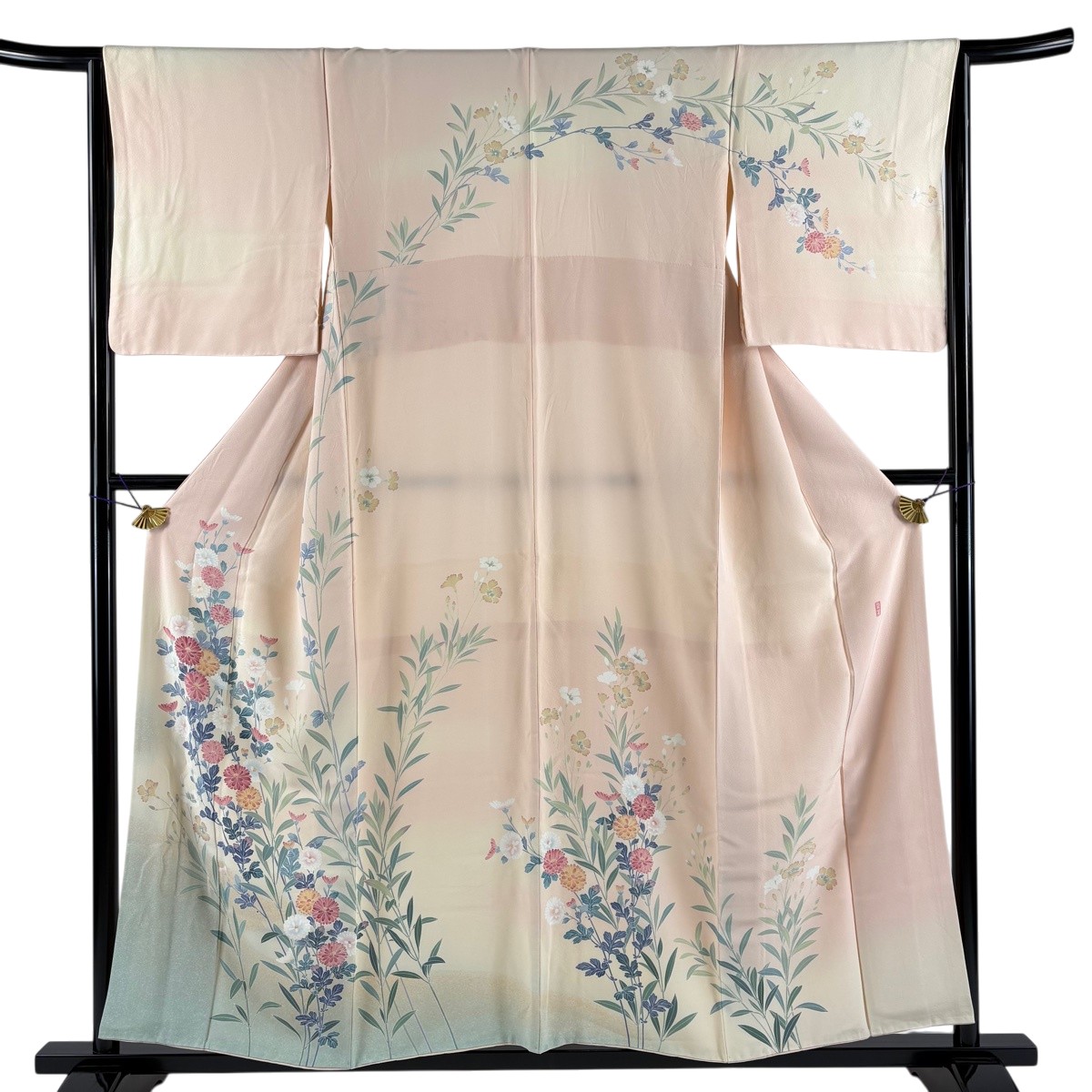 訪問着 身丈156cm 裄丈64.5cm M 袷 落款あり 草花 染め分け ぼかし ピンクベージュ 正絹 名品 【中古】｜バイセル 店