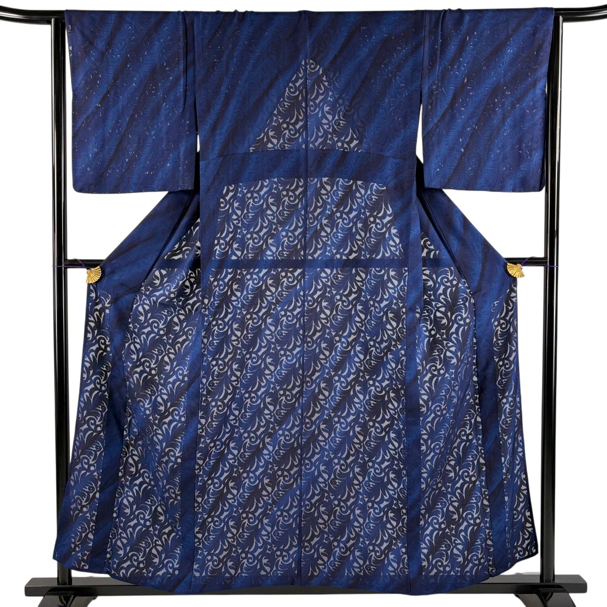 【美品】 小紋 身丈156cm 裄丈65cm M 薄物 紗 やまと 唐草 紺色 正絹 逸品 【中古】｜バイセル 店