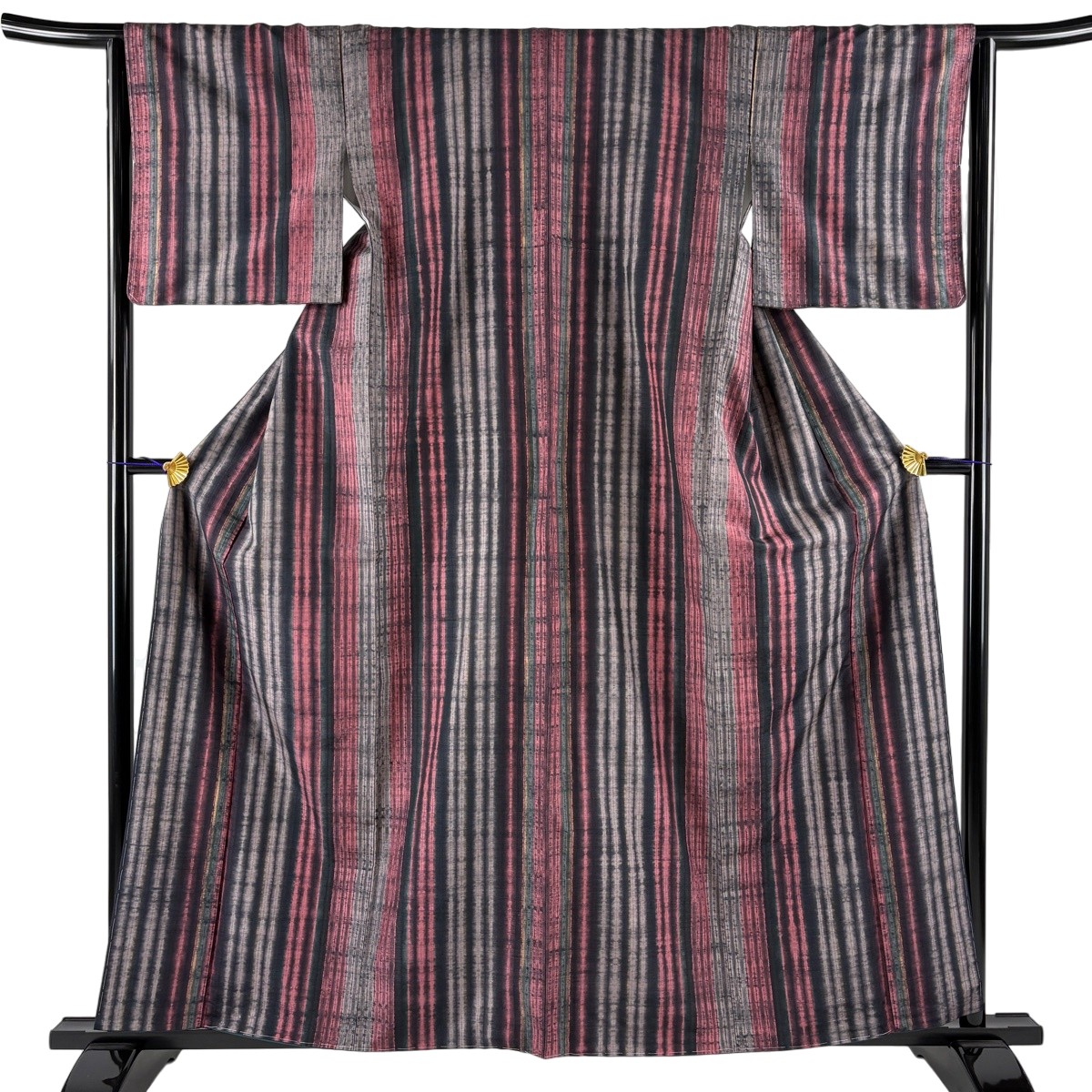 【美品】 小紋 身丈159cm 裄丈64cm M 袷 紬地 縦縞 絞り ピンク 正絹 名品 【中古】｜バイセル 店