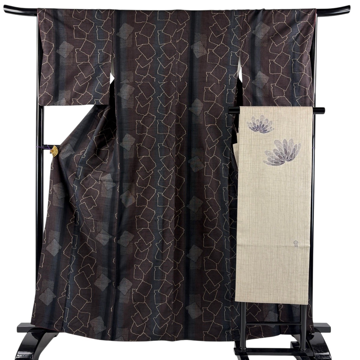 【美品】 紬 身丈163cm 裄丈65.5cm M 袷 名古屋帯セット やまと 破れ色紙 竹縞 焦茶色 正絹 秀品 【中古】｜バイセル 店
