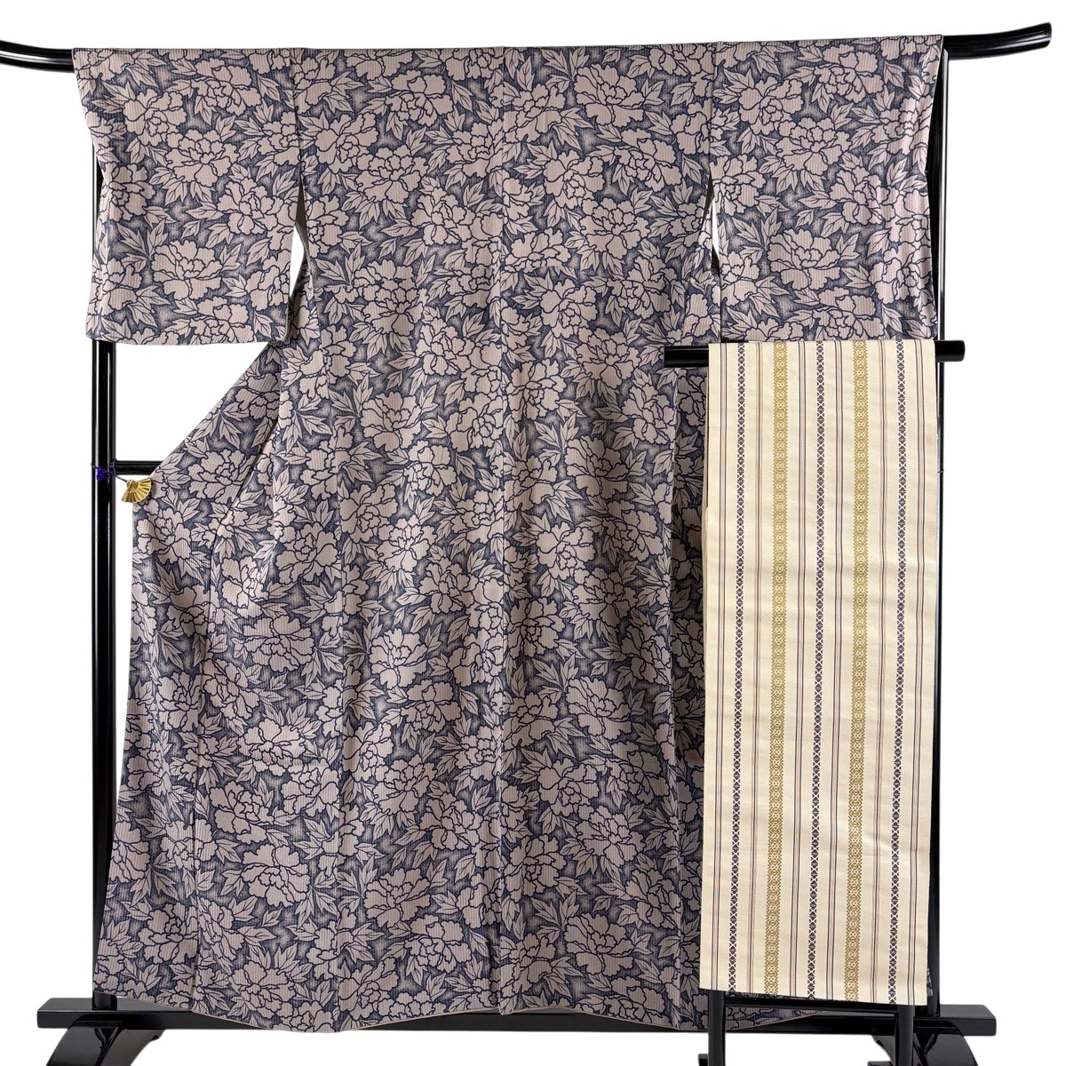 【美品】 小紋 身丈158cm 裄丈67cm M 袷 斉藤三才 名古屋帯セット 落款あり 牡丹 青紫 正絹 名品 【中古】|バイセル 店