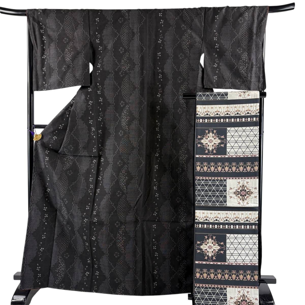 【美品】紬 身丈169cm 裄丈67.5cm L 袷 袋帯セット やまと 証紙あり 桜 雪輪 黒 正絹 名品 【中古】|バイセル 店