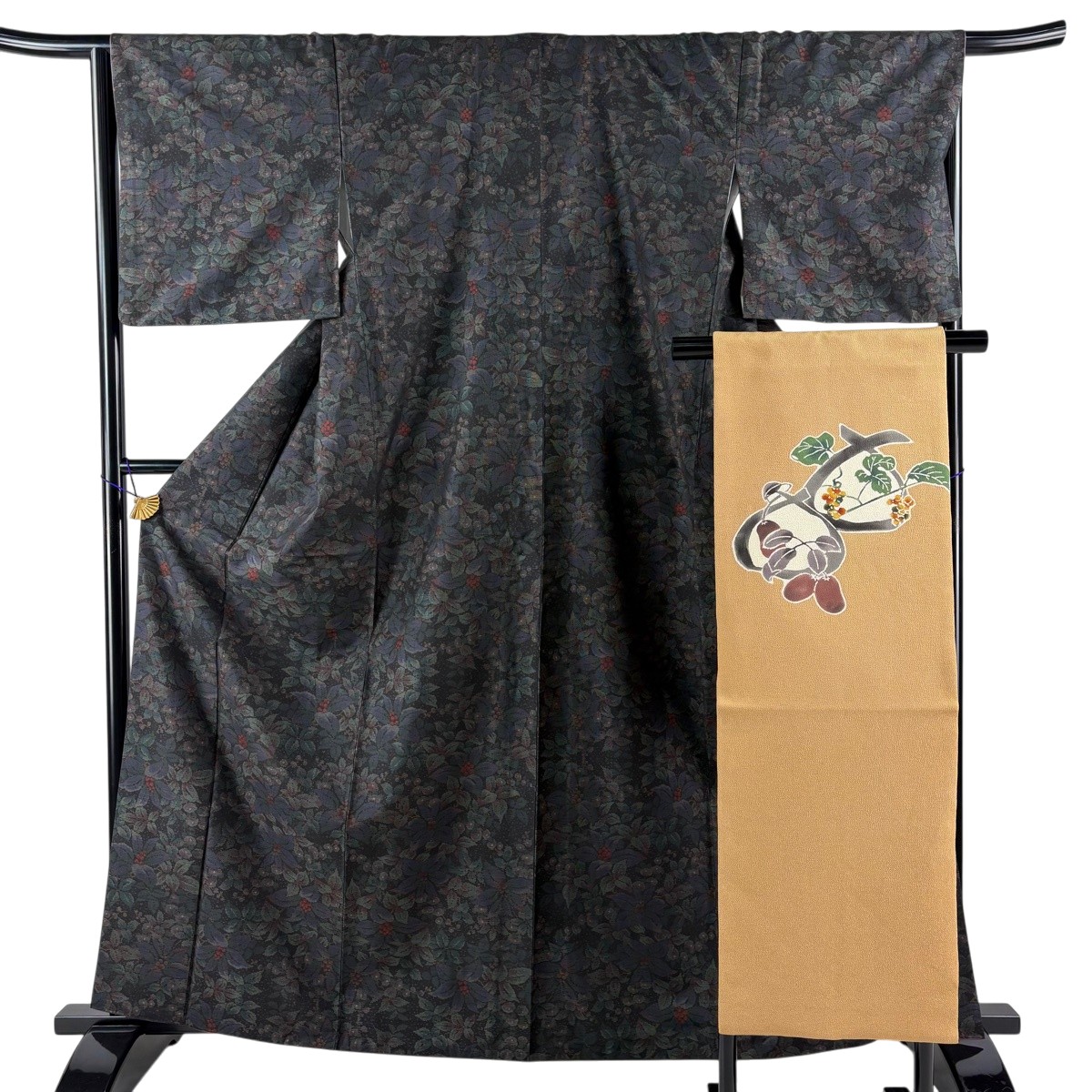 【美品】 紬 身丈164.5cm 裄丈64.5cm M 袷 名古屋帯セット 葉と実 万寿菊 墨色 正絹 秀品 【中古】｜バイセル 店