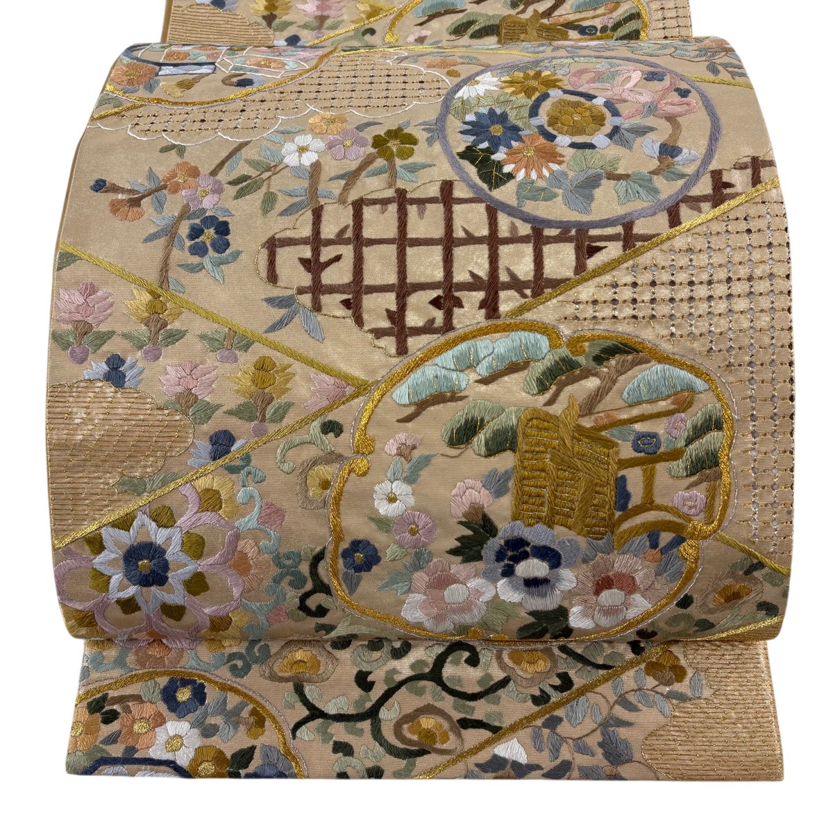 【美品】 袋帯 逸品 草花 華文 刺繍 金銀糸 ベージュ 六通 正絹 【中古】｜バイセル 店