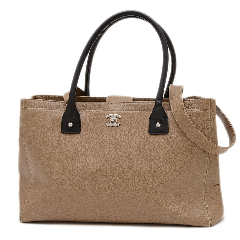 シャネル　CHANEL エグゼクティブトート　白 シャネルCHANEL エグゼクティブトート白