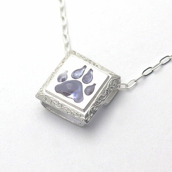 楽天ランキング1位 スクエア肉球ペンダント Dogs Paw Pendant ブランツ ラッピング無料 唐草 わんこ 犬 フットスタンプ ジュエリー ガラス 足形 足跡 猫 ぬこ にゃんこ 肉球 ペンダント 首飾り ネックレス アラベスク 緻密 繊細 透明 ジュエリーショップブランツ Dp 02