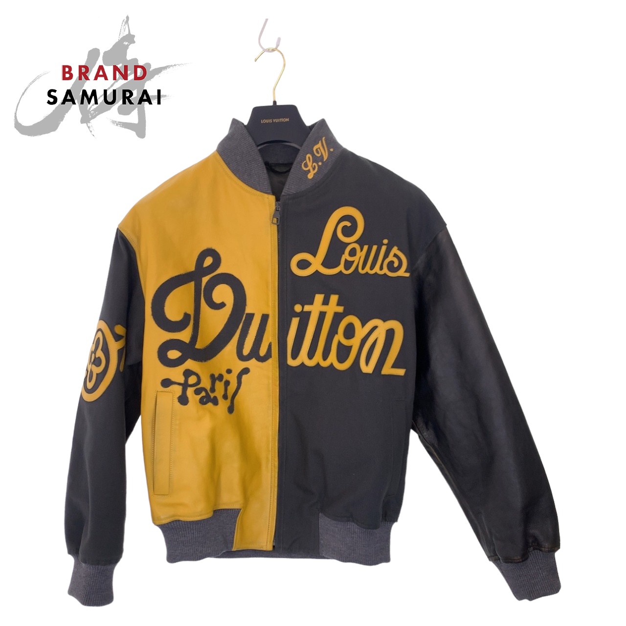 新品タグ付　LOUIS VUITTON　ブルゾン　モノグラム　ロゴワッペン　黒 新品タグ付 LOUIS VUITTON ブルゾン モノグラム ロゴワッペン 黒 ルイ