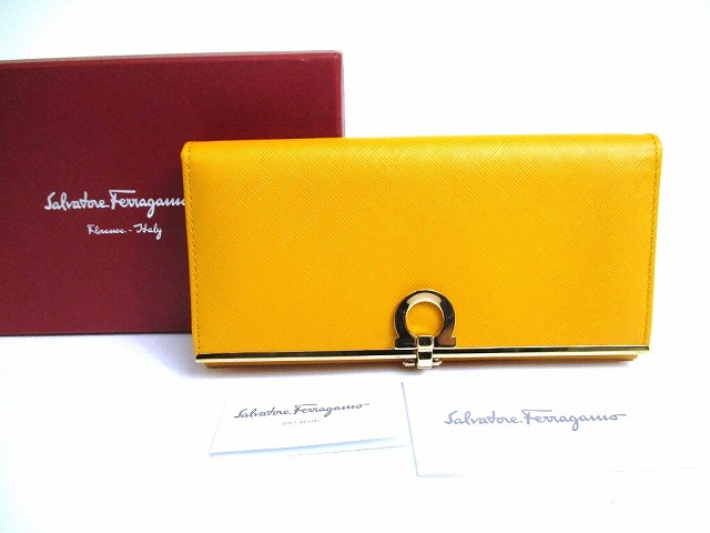 【未使用保管品】 サルバトーレ フェラガモ Salvatore Ferragamo ガンチーニ レザー ゴールド金具 2つ折り 長財布 ロングウォレット メンズ レディース イエロー 【中古】