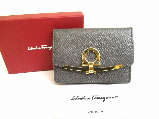 【未使用保管品】 フェラガモ Salvatore Ferragamo ガンチーニ レザー ゴールド金具 名刺入れ ビジネスカードケース カード入れ メンズ レディース グレー 【中古】 23,430円