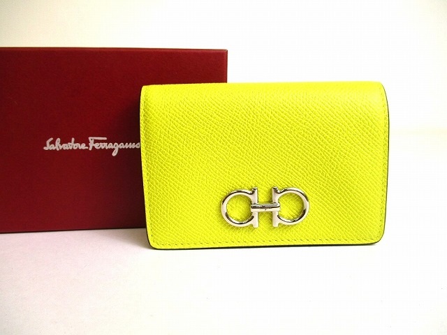 【未使用保管品】 フェラガモ Salvatore Ferragamo ガンチーニ シルバー金具 レザー 名刺入れ ビジネスカードケース カード入れ メンズ レディース イエロー 【中古】