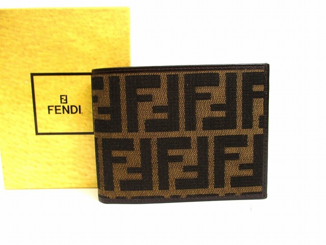 【新品負けず劣らず】 フェンディ FENDI ズッカ なめし革 2つ折り パウダーコンパクト紙入れ コンパクトウォレット メンズ レディース フェンディ ズッカ なめし革 紙入れ 2つ折り パウダーコンパクト紙入れ コンパクトウォレット メンズ レディース 【中古】