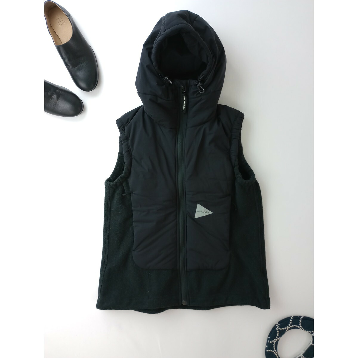 and wander アンドワンダー top fleece vest トップ フリース ベスト プリマロフト 黒 ブラック 00 (25M＋0822)【中古】｜Branica Republic