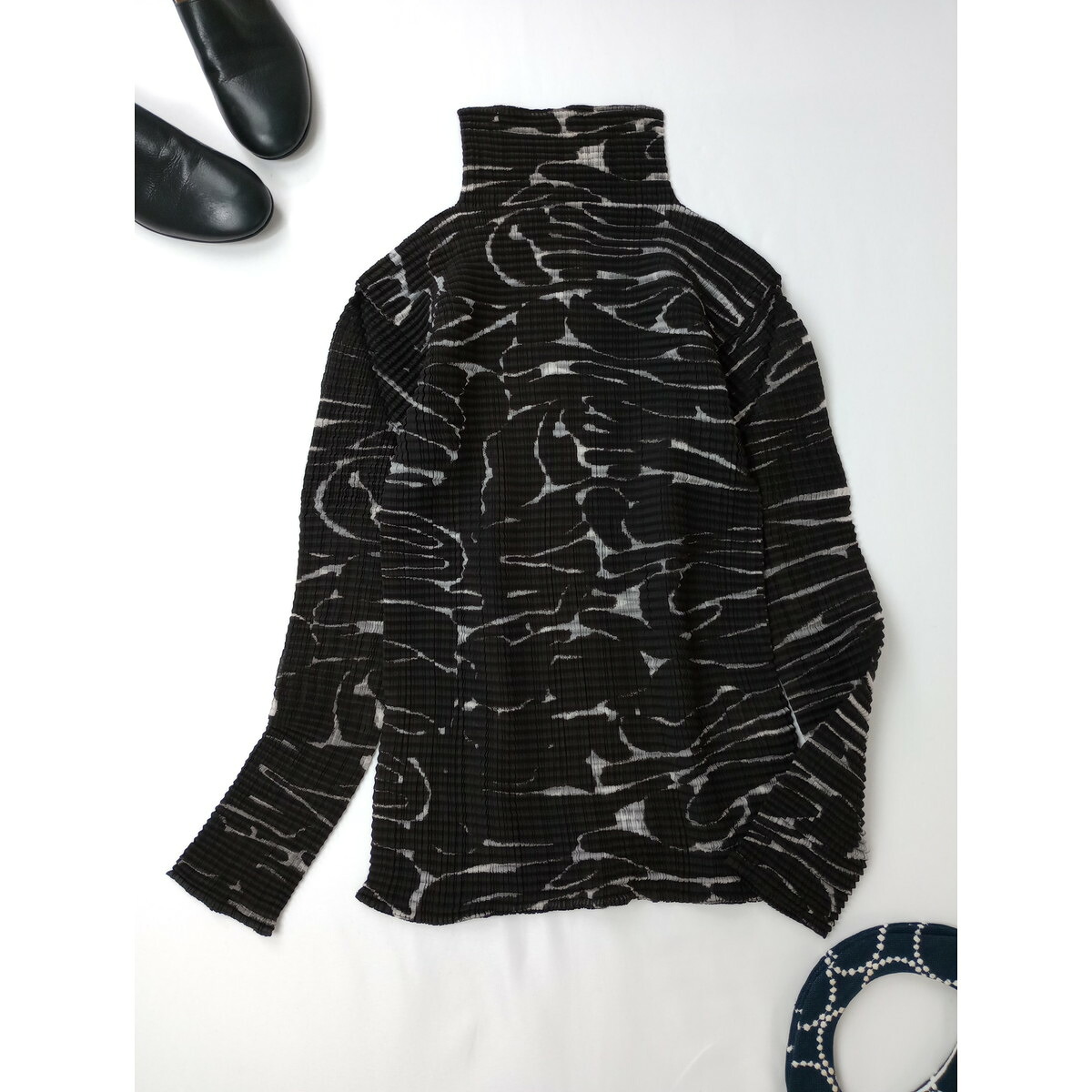 ISSEY MIYAKE イッセイミヤケ プリーツ プルオーバー ハイネック トップス カットソー 長袖 総柄 ダークブラウン M【中古】