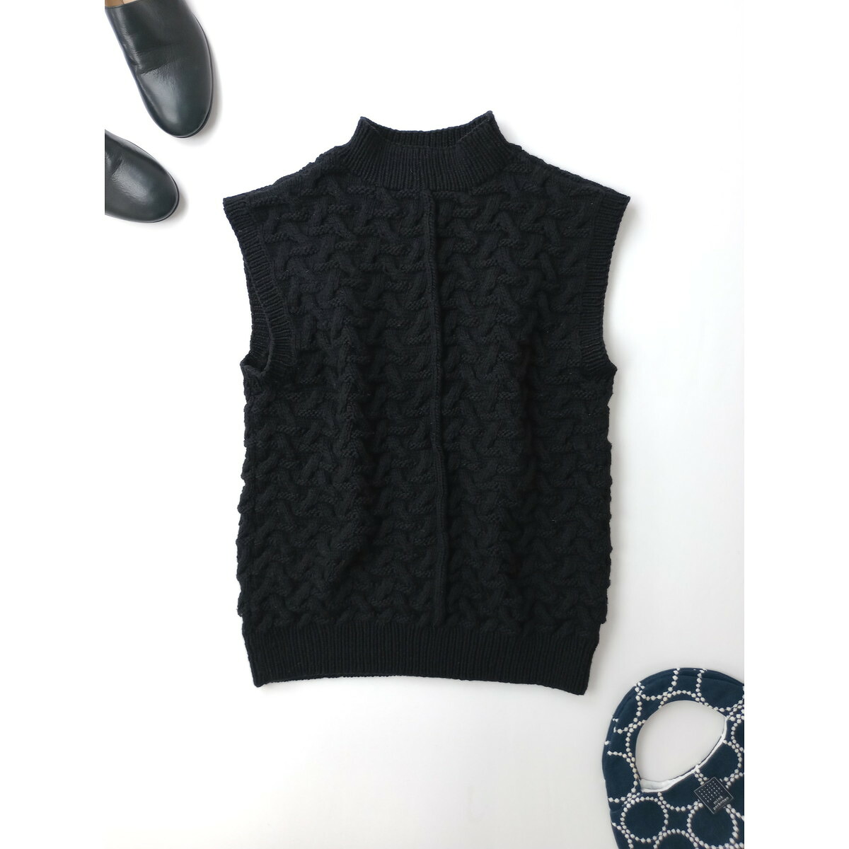 odnu オドヌ ニット ベスト トップス 黒 ブラック (15M＋0186)【中古】｜Branica Republic