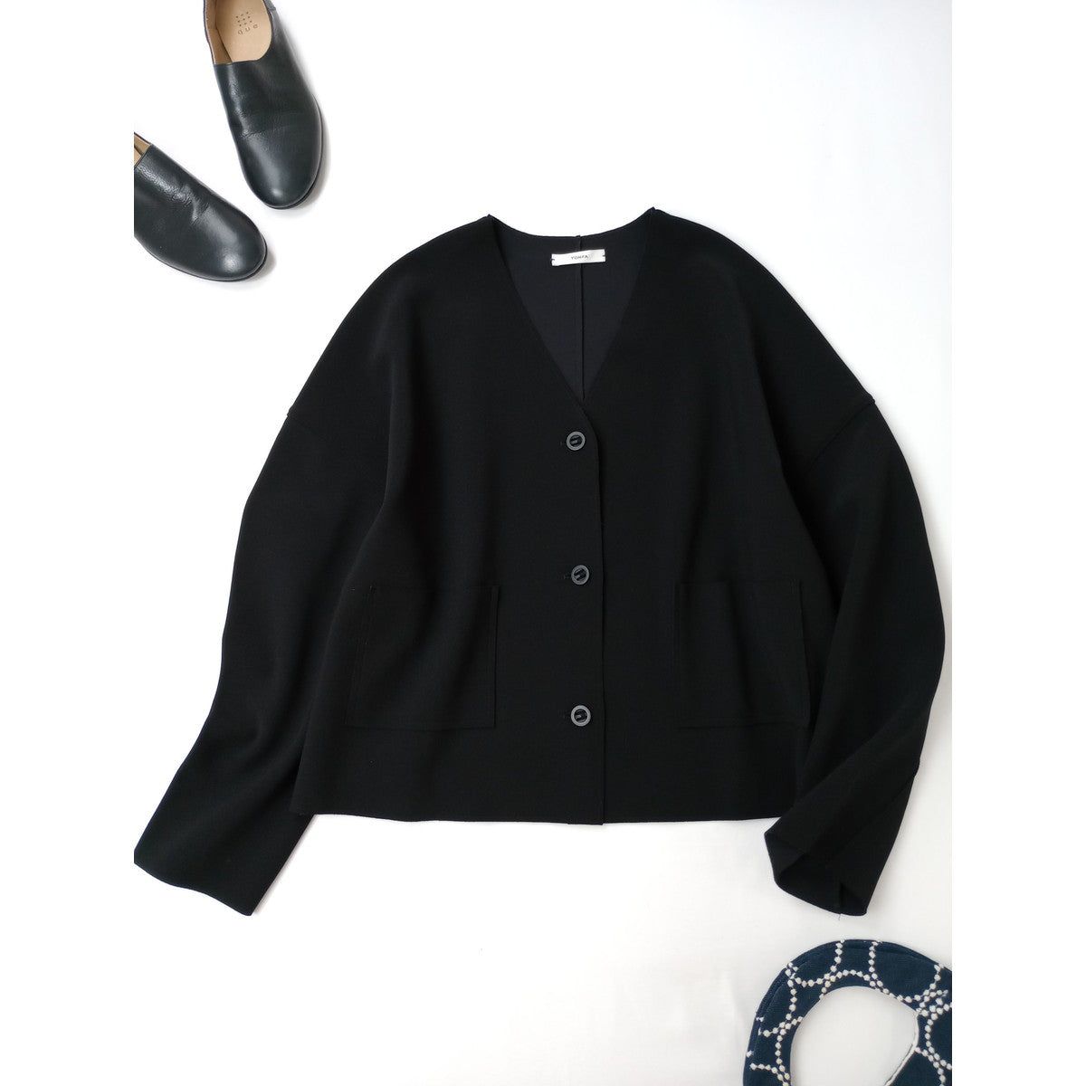 YONFA ヨンファ クーコーVネックルーズカーディガン ノーカラー ジャケット 黒 ブラック 【中古】｜Branica Republic 10,703円