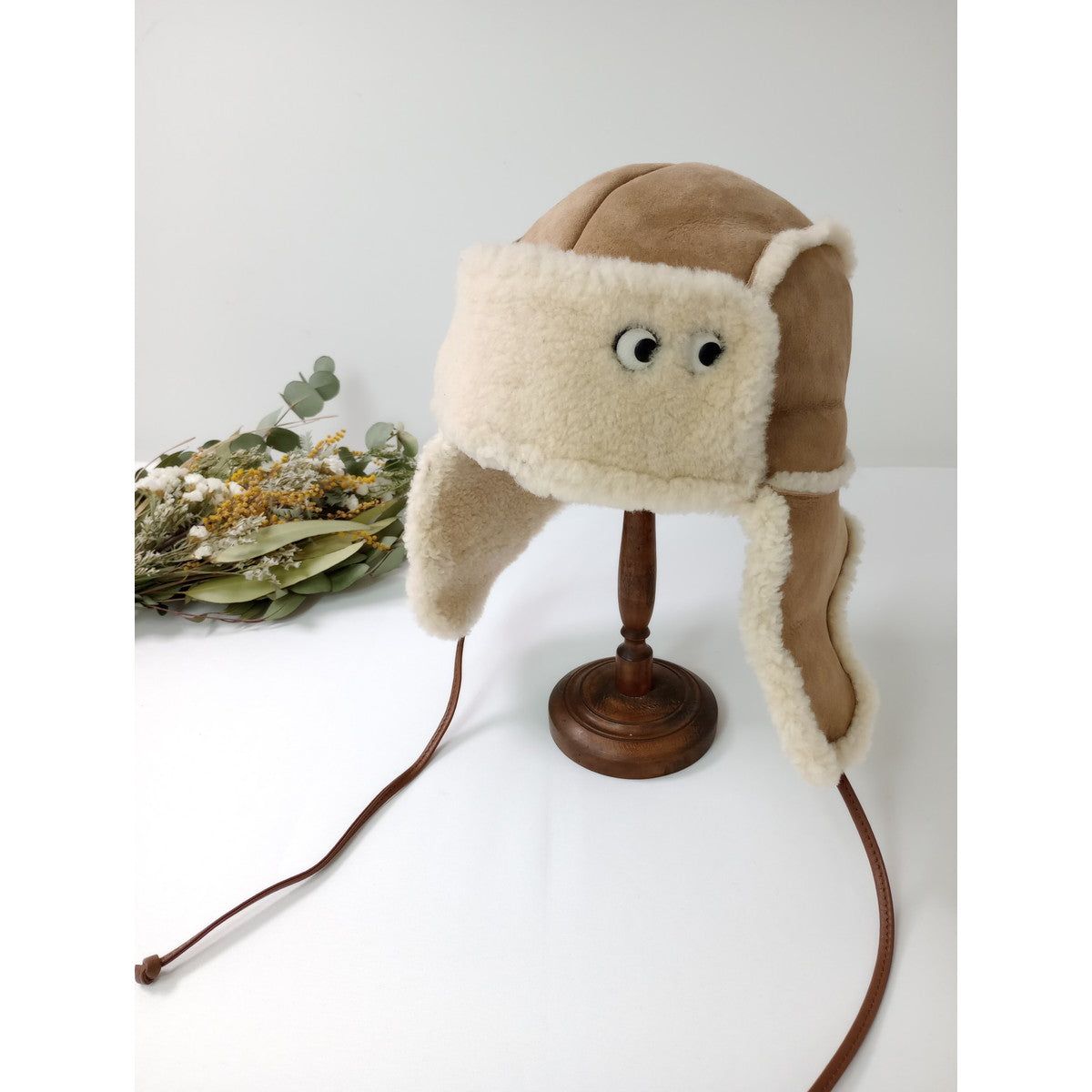 ANYA HINDMARCH アニヤ・ハインドマーチ EYES TRAPPER HAT アイズ トラッパー ハット 帽子 ベージュ (4M＋2654) 【中古】｜Branica Republic