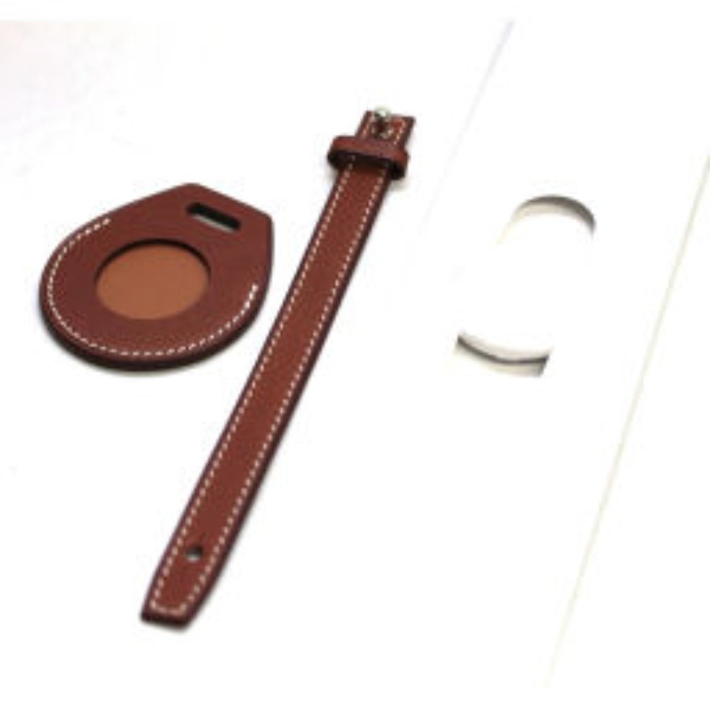 は自分にプチご褒美をHERMES/エルメス Apple AirTag アップル エアタグチャーム ブラウン系 ユニセックス BRANJE 市場店