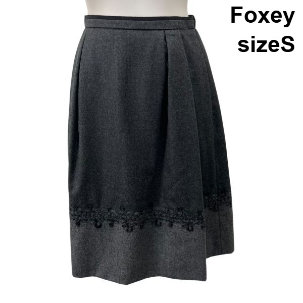 【中古】フォクシー Foxey スカート 膝丈 可愛い グレー 黒 毛 ウール モヘア 38 S 7号 レディース S5Y237