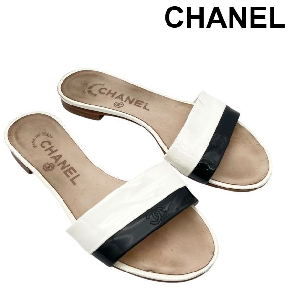 【中古】シャネル CHANEL サンダル バイ色合い 木目細か ミュール ココマーク 白 黒 エナメル 35C 22.5糎前後 レディース 6V355
