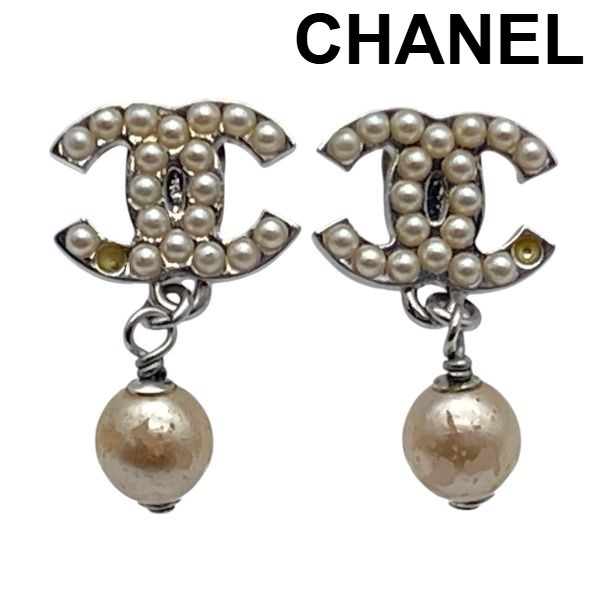 【中古】シャネル CHANEL イヤリング 律動的な調子イヤリング ココマーク CCロゴタイプ 05V パール調 宝飾品 付属物 しろがね色 レディース 6D281