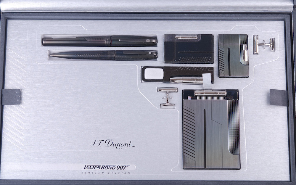 楽天市場 2004年ジェームズ ボンド007シリーズコレクションセット S T Dupont デュポン ライター 万年筆 カフリンクスなど七件セット Jp20839 ブレゲカメラ