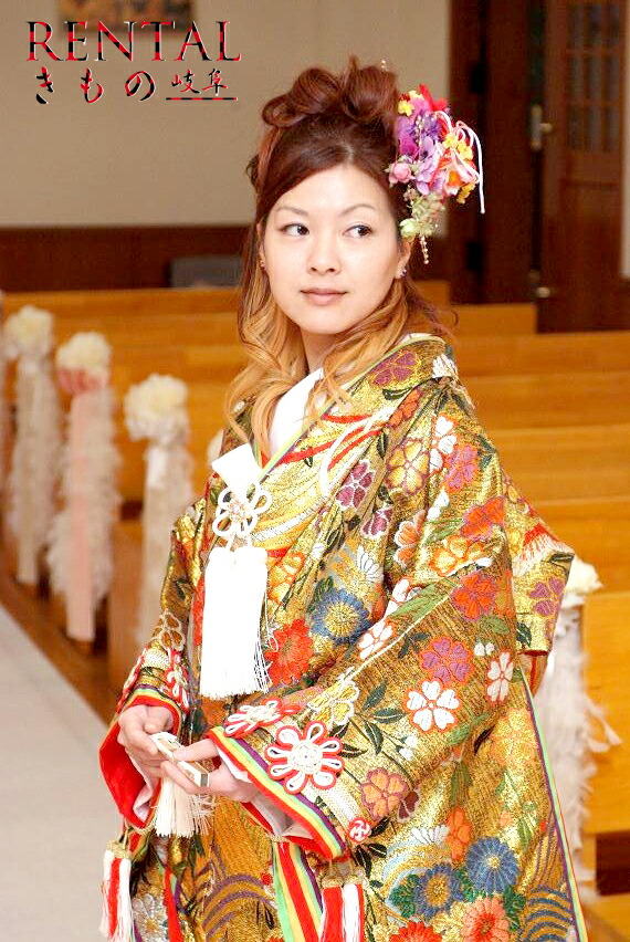 楽天市場 106u 花嫁金色打掛一式レンタル 4泊5日 往復送料無料 花嫁 衣装 貸衣装 打ち掛け 打掛 色打掛 新和装 打掛レンタル 色打掛レンタル 和 婚礼衣装 フルセット 打掛一式 往復送料無料 波 金鶏鳥 菊 牡丹 赤 黄 紫 黄緑 重衿 レンタルきもの 蘭叶 らんか
