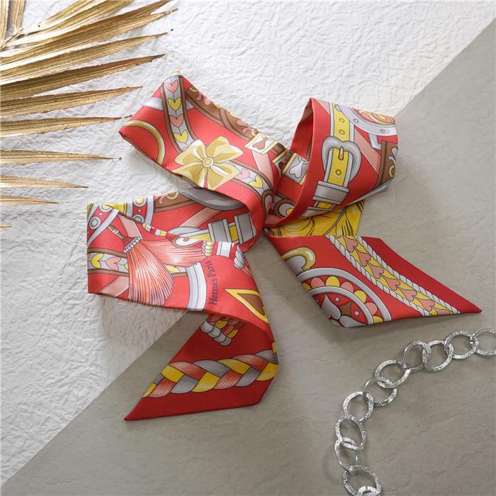 エルメス スカーフ ツイリー ブリッド・ドゥ・ガラ・アン・フルール2025春夏 エルメス スカーフ ツイリー ブリッド・ドゥ・ガラ・アン