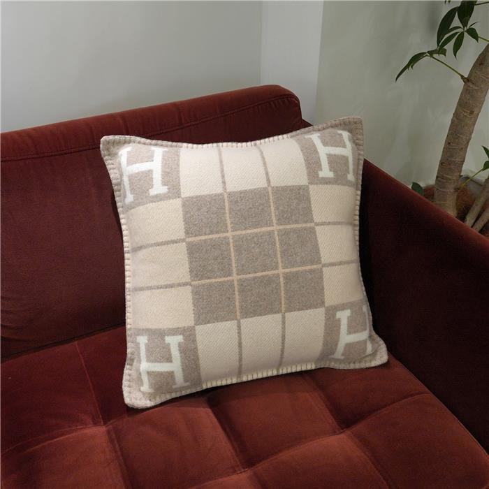 楽天市場】エルメス クッション アヴァロン PM エクリュ / キャラメル