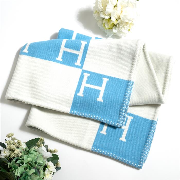 エルメス HERMES アヴァロン おくるみ　ライトブルー 楽天市場】新品 エルメス HERMES 大判 ブランケット おくるみ