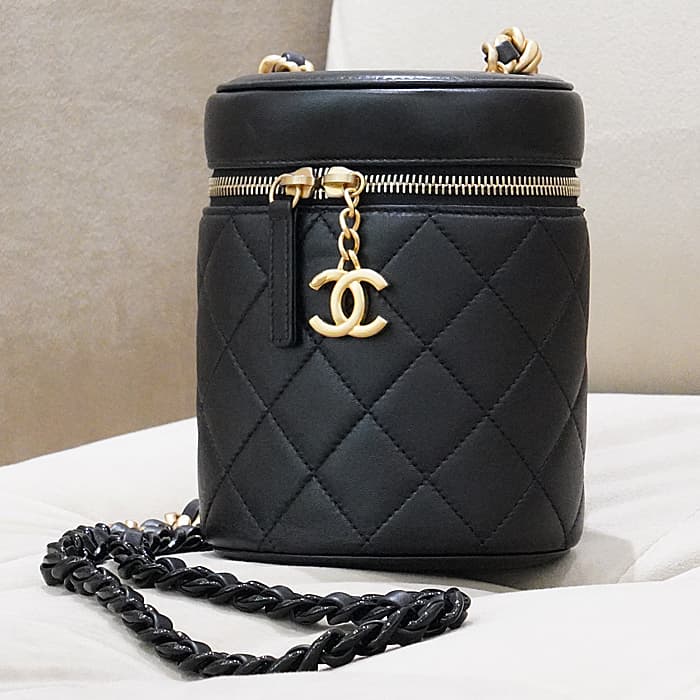 AS3210 B07997 94305 スモール ヴァニティー ケース ラムスキン ブラック CHANEL 新品 レディース ブランドバッグ 送料無料