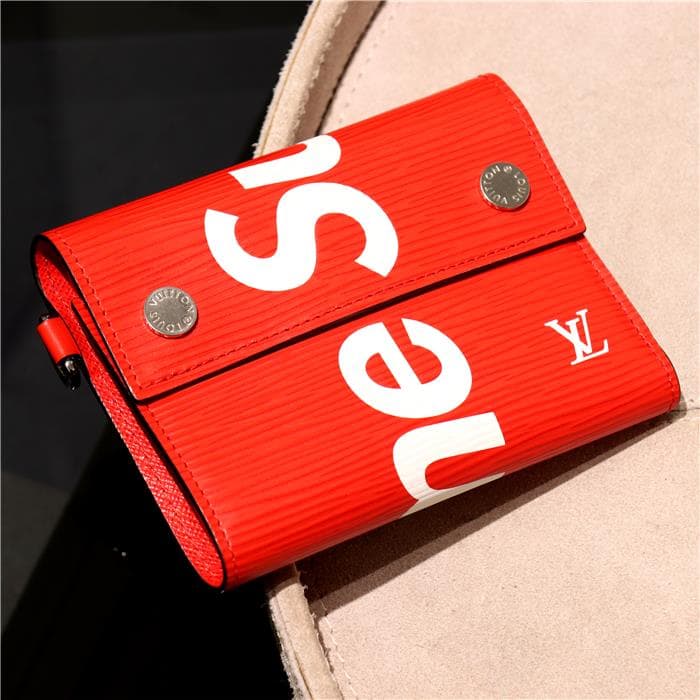 ルイヴィトン チェーンコンパクトウォレット シュプリーム エピ レッド M67555 LOUIS VUITTON 中古 レディース ブランドバッグ 送料無料