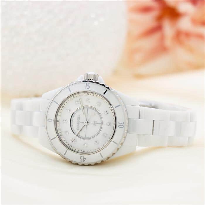 サピさま専用　　シャネルJ12 白セラミック　レディース（正規品） H5704 ホワイトシェル CHANEL（シャネル）J12 白セラミック 12P