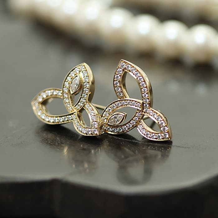 【新品未使用】ハリーウィンストン HWロゴ　ピアス ハリーウィンストン(HARRY WINSTON)HWロゴ ピアス