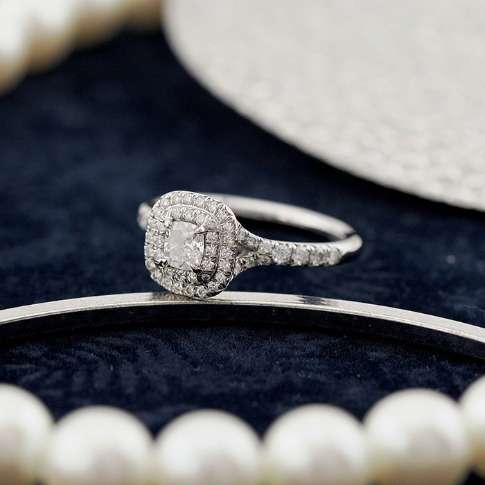 ティファニー　Tiffany & Co. V字型ダイヤリング　6.5号 TIFFANY＆CO ティファニー 貴金属・宝石 ソレストVリング ダイヤリング