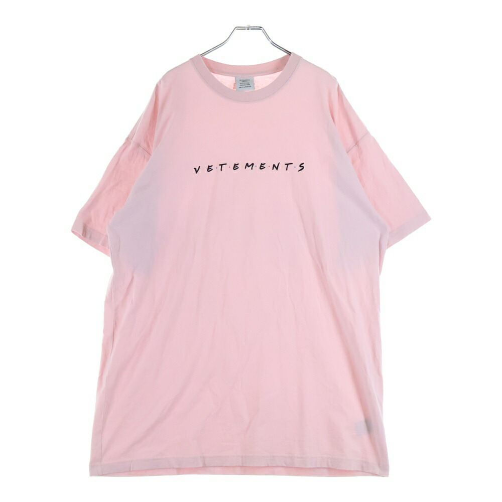 VETEMENTS(ヴェトモン) 大きさ:L 21SS フレンドリーロゴデザイン 労働者の一団のど首 カットソー 半袖ティーシャツ さくら色 UE51TR340P【中古】【度合いB】【色つやさくら色】【取りまわしバス発着場BRING横浜ビブレ店】