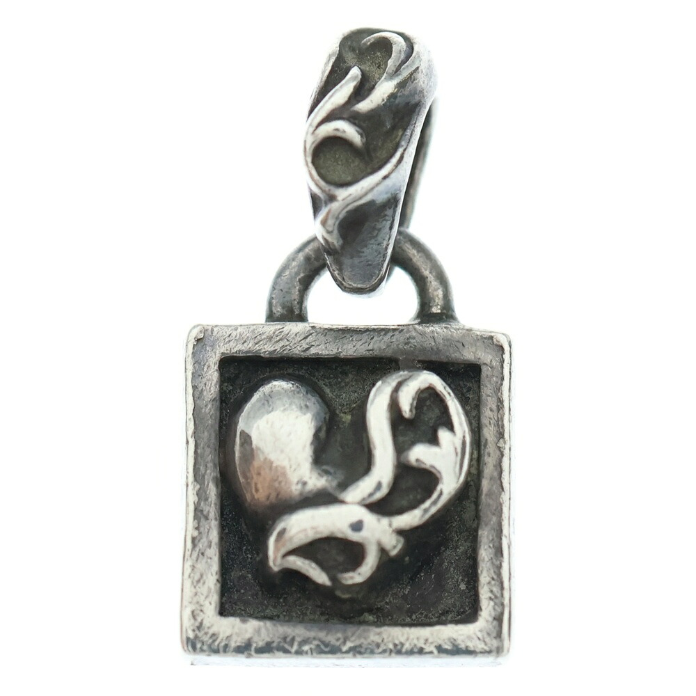 CHROME HEARTS(クロムハーツ) FRAMED HEART フレームドハート 惹き付ける シャンデリヤとっ始め しろがね色 BCA273【中古】【度合いB】【色合いしろがね色】【取りまわしバス発着場BRING横浜ビブレ店】 メンズジュエリー・アクセサリー-ジュエリー・アクセサリー-ペンダントトップ
