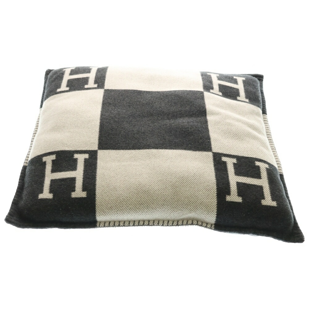 HERMES(エルメス) 大きさ:GM アヴァロン GM カシミール混 羊毛座布団 黒いこと/白いこと【中古】【座標軸B】【色合い黒いこと】【取りまわしバス発着場新宿】