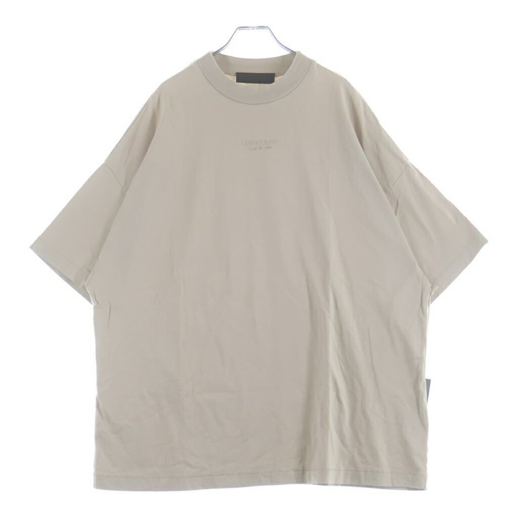 FEAR OF GOD ESSENTIALS(フィアオブゴッド エッセンシャルズ) 大いさ:S Rubber Logo S/S T-Shirts ラバーロゴショートスリーブティーシャツ 労働者の一団のど首半袖ティーシャツ ベージュ【新古品/中古】【座標軸S】【色合いベージュ】【取りまわしバス発着場BRING横浜ビブレ店】