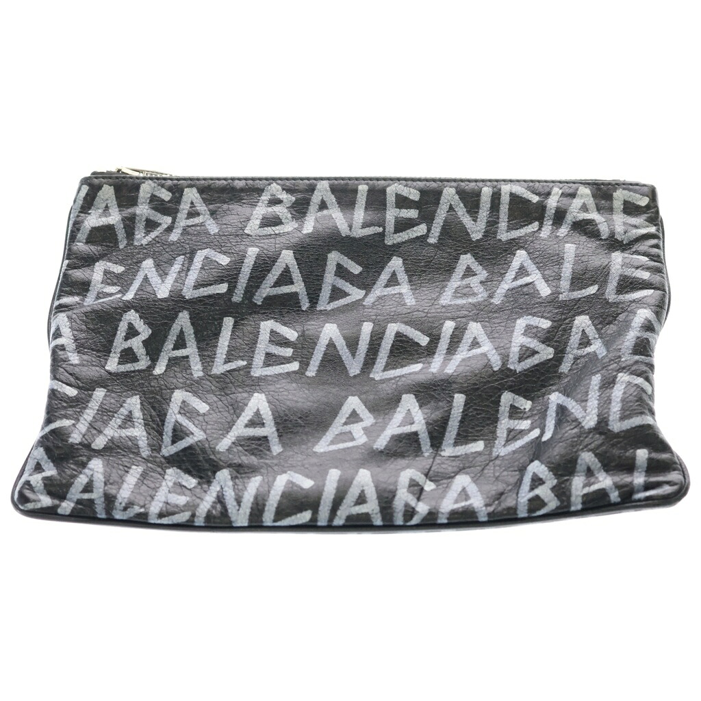 BALENCIAGA(バレンシアガ) キャリークリップ グラフィックロゴプリント セカンドバッグ クラッチバッグ 535532 ブラック【中古】【程度B】【カラーブラック】【オンライン限定商品】｜ブランド買取・販売　BRING