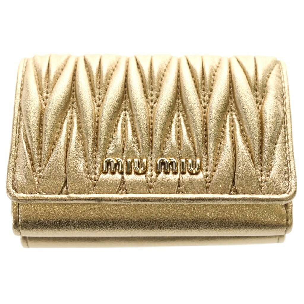 miumiu(ミュウミュウ) マテラッセ メタリックレザー ロゴタイプ一皿 コンパクトウォレット 三つ折り紙入れ ゴールド 5ME005【中古】【座標軸A】【色つやゴールド】【取りまわしバス発着場BRING心斎橋店】