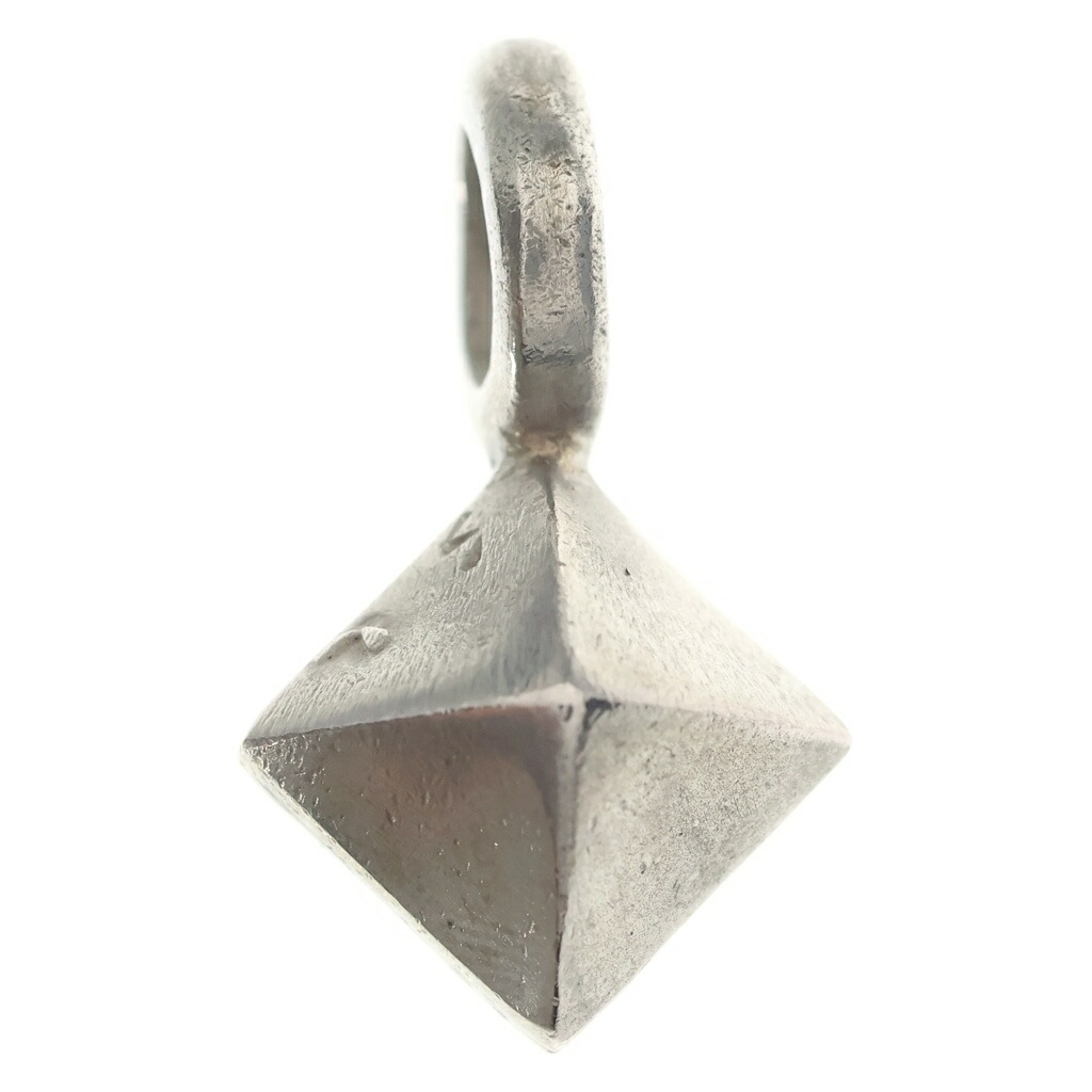 STOP LIGHT(立ちふさがる点火装置) Pyramid ピラミッドペンダントトップ しろがね色【新古品/中古】【度合いS】【色つやしろがね色】【取りまわしバス発着場OneStyle推進器通い路店】