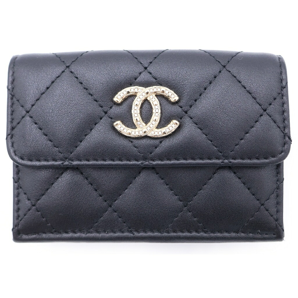 CHANEL(シャネル) 大きさ:- ココマーク 生産ライン石ころ 三つ折り札入れ コンパクトウォレット コインケース 黒いこと 子ヒツジ素はだ ゴールド金具【新古品/中古】【座標軸S】【色合い黒いこと】【取りまわしバス発着場BRING京都河原町店】