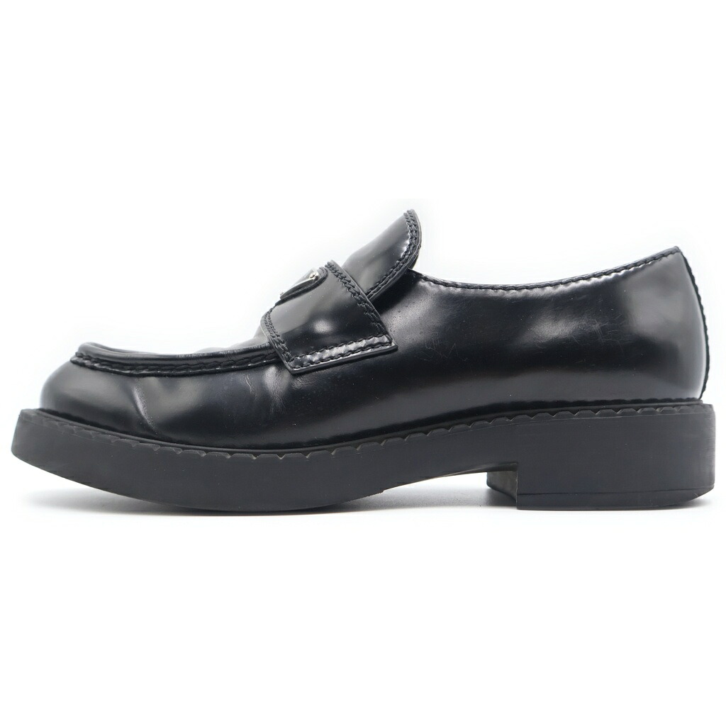 PRADA(プラダ) 大きさ:8 1/2 黒茶 トライアングルロゴプレート ブラッシュドレザー 置き目毛革 シューズ 黒いこと レディース【中古】【度合いB】【色つや黒いこと】【取りまわしバス発着場新宿】