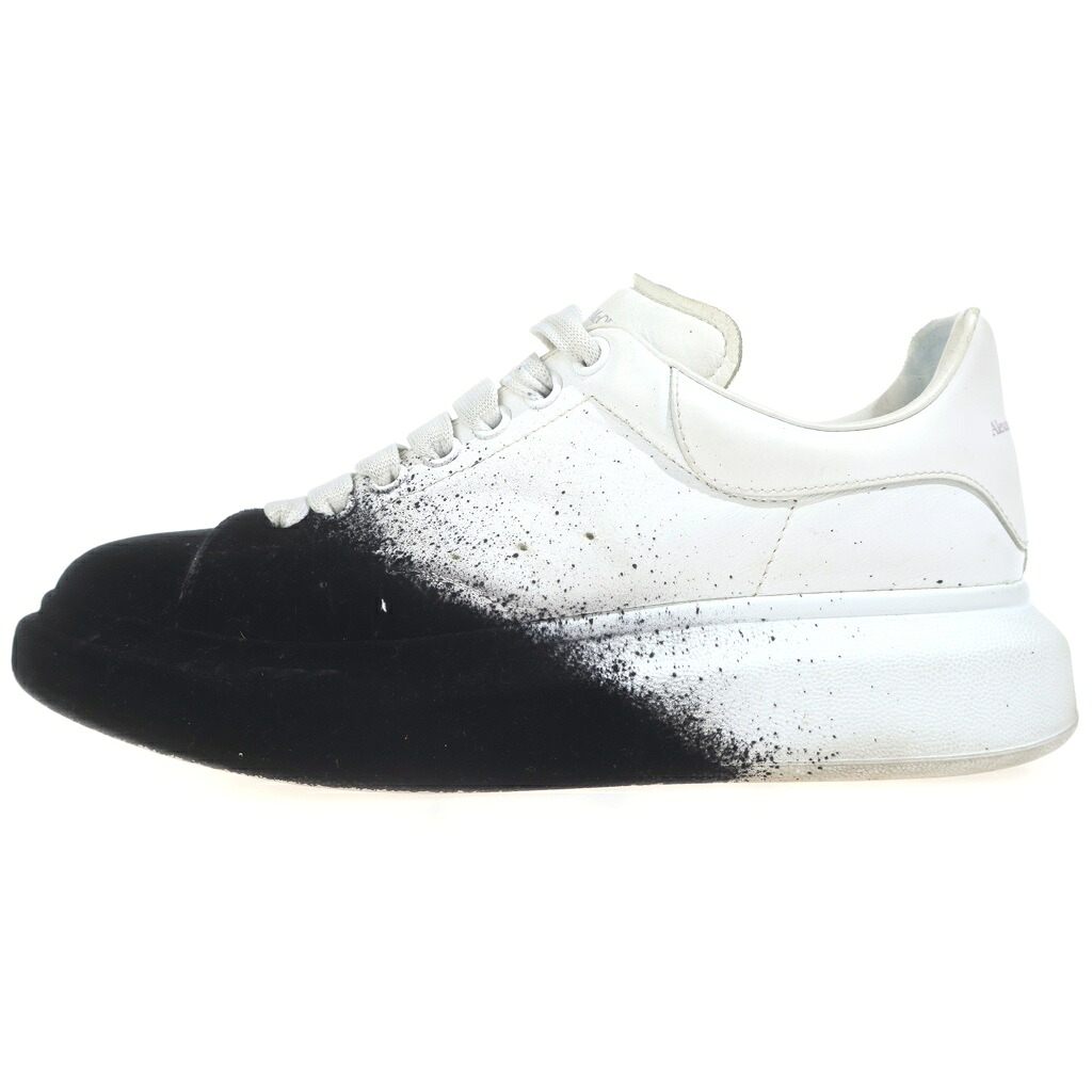 Alexander McQueen(アレキサンダーマックイーン) 大きさ:41 1/2 Chunky Spray Paint 吹きつける刷り上げる ローカットオーバーサイズスニーカー 黒いこと/白いこと 575425【中古】【度合いB】【色つや黒いこと】【取りまわしバス発着場BRING福岡天神店】