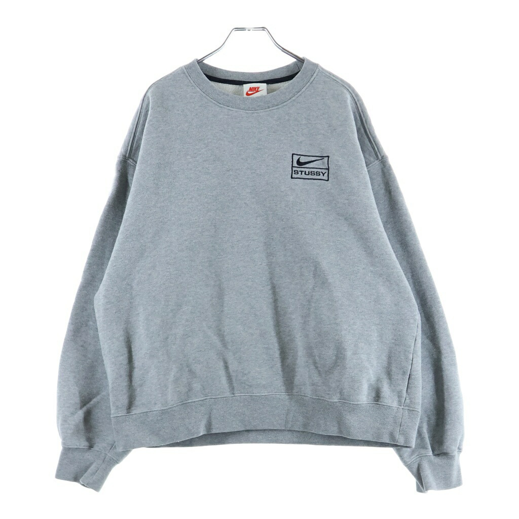 STUSSY(ステューシー) 大きさ:M ×NIKE Fleece Crew ナイキ フリース 労働者の一団 調教師 薄墨色【中古】【度合いB】【色つや薄墨色】【取りまわしバス発着場BRING福岡天神店】