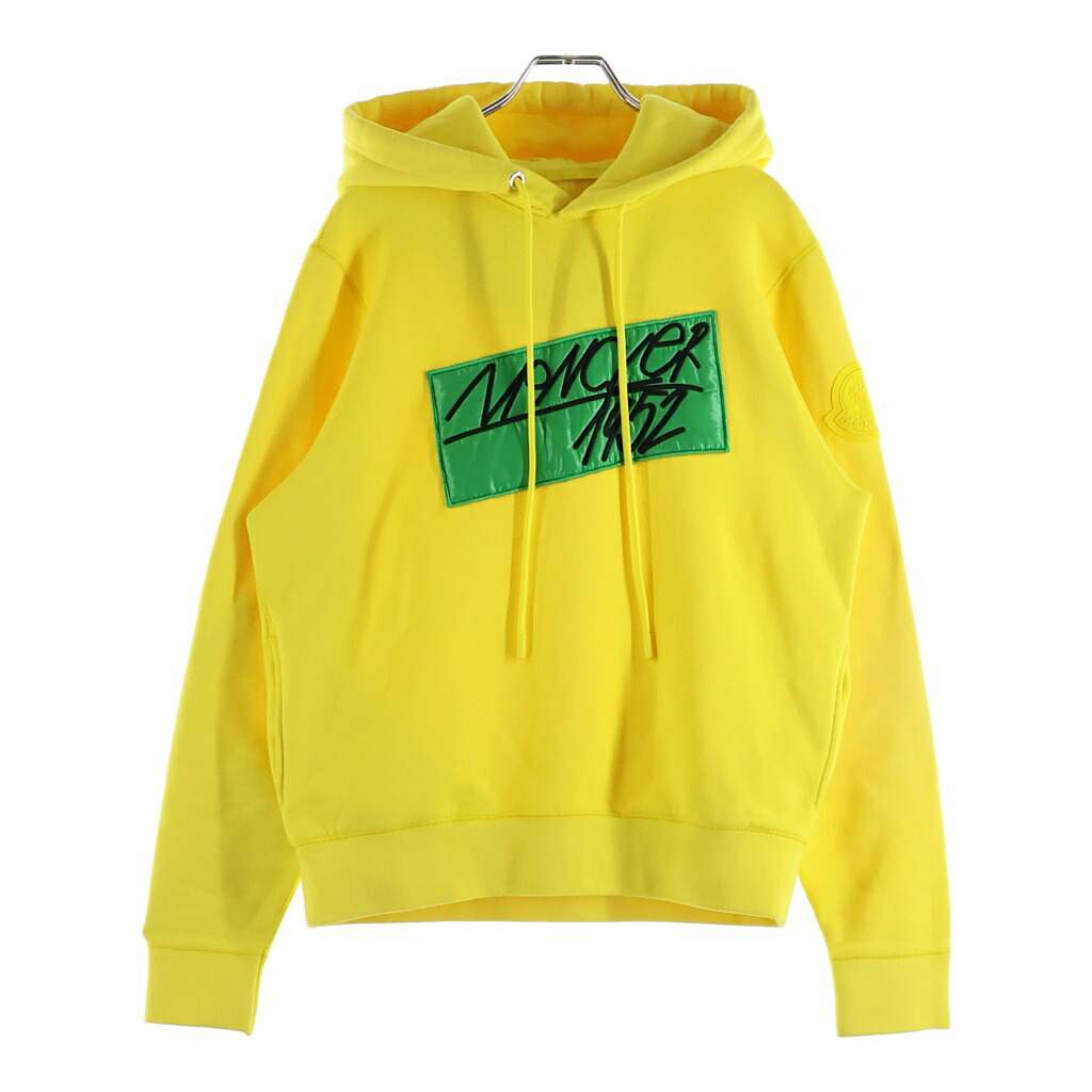 MONCLER(モンク軌跡) 大きさ:XS 22AW GENIUS 2 1952 HOODIE ロゴタイプ紋章 ティーシャツパーカー フーディ H20928G00012 黄色【中古】【度合いA】【色つや黄色】【取りまわしバス発着場BRING福岡天神店】