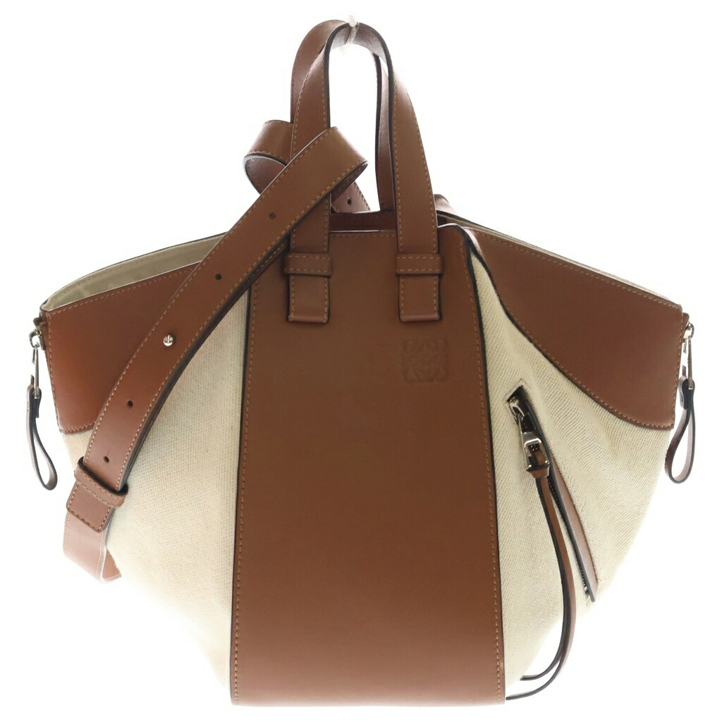 LOEWE(ロエベ) 大きさ:- HAMMOCK SMALL LEATHER HAND BAG ハンモック スモール なめし革 お手々 ショルダーバッグ 2WAY しろがね色金具 象牙色/白いこと【中古】【座標軸B】【色合い白いこと】【取りまわしバス発着場BRING梅田茶屋町店】