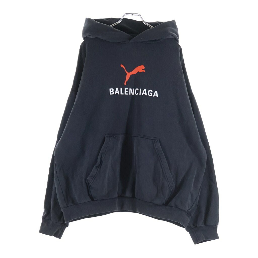 BALENCIAGA(バレンシアガ) サイズ:L 25AW × PUMA STENCIL TYPE HOODIE プーマ フロントロゴ プルオーバースウェットパーカー フーディ ブラック 767877 TTVA4【中古】【程度B】【カラーブラック】【取扱店舗BRING渋谷ANNEX店】|ブランド買取・販売 BRING